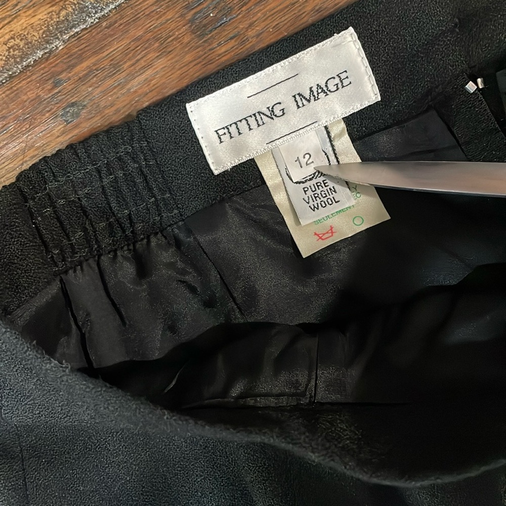 Pure Virgin wool black Womens suit size 12 MADE IN CANADA fully lined suit - Picture 17 of 17